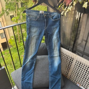 Acne Studios jeans - Helt perfekt färg och modell inför sommaren passa på!  • Skick: 9/10 inget att klaga på.  • Storlek: 27/34 mått finns på sista bild  • Nypris/Butikspris: ~1800 kr 💰