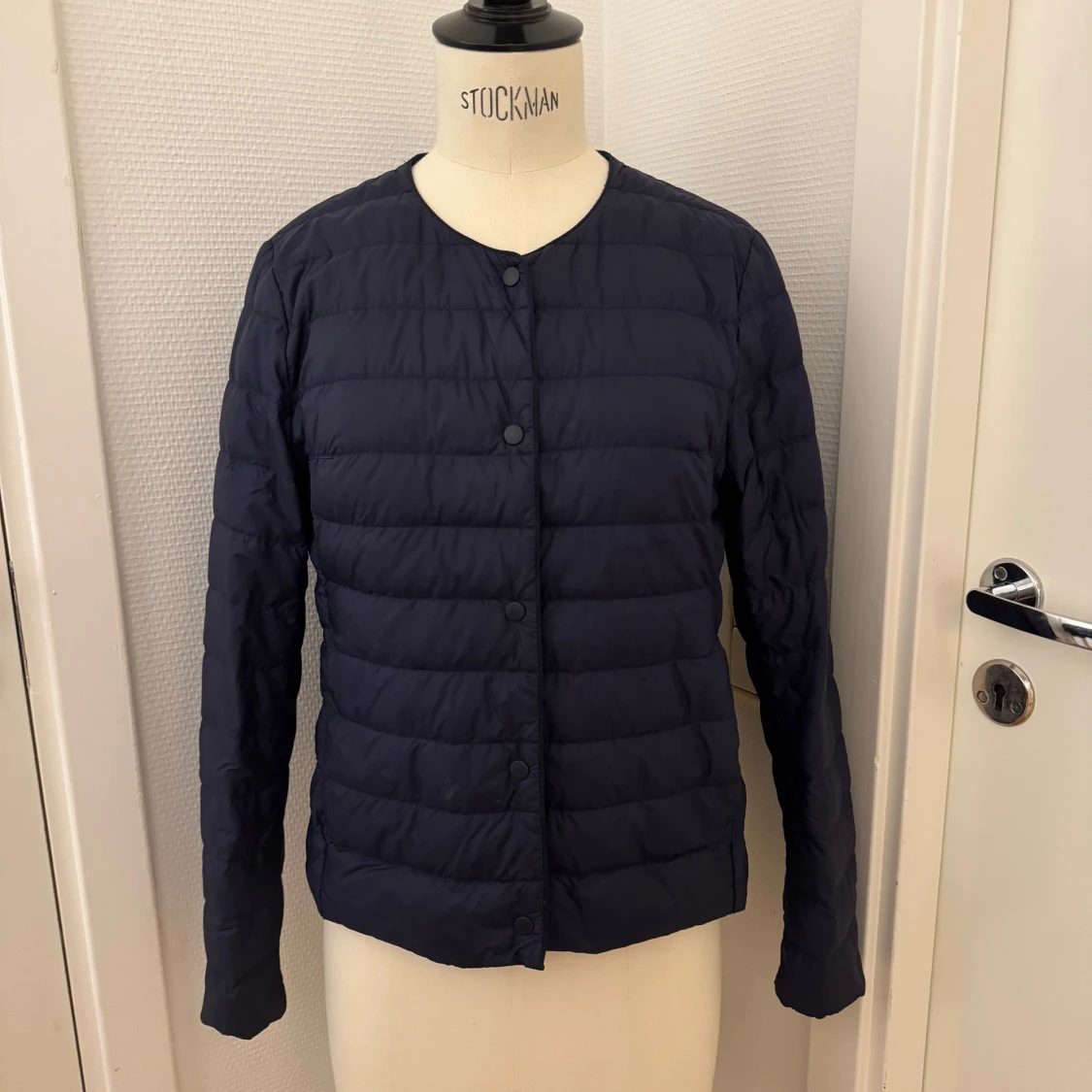 Mörkblå dunjacka från Uniqlo XXS