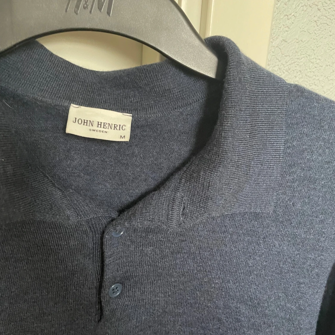 Mörkblå stickad pikétröja John Henric - 2