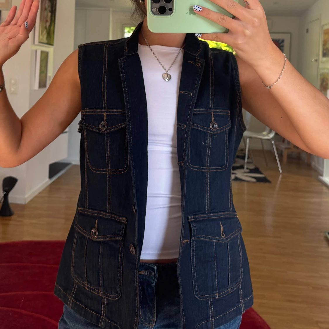 Mörk jeansväst med fickor - 1
