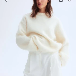 SÖKER denna tröja mohairmix från h&m  - Söker om någon har denna tröja att sälja hemma i bra skick, storlek xs eller S 