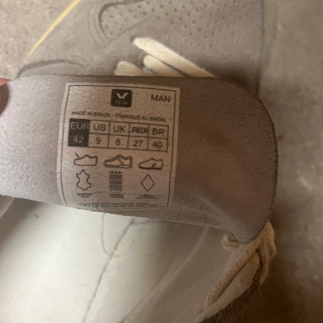 Grå sneakers från Veja, storlek 42 - 1