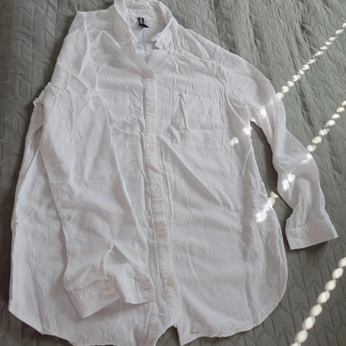 Vit skjorta från H&M DIVIDED - 2