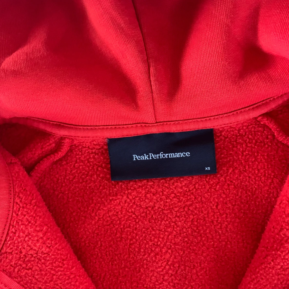 Röd Peak Performance hoodie XS - 1