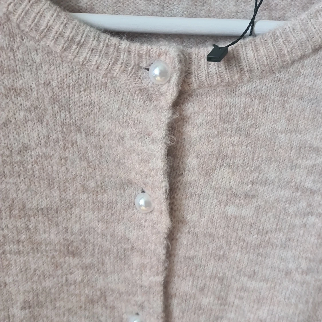 Beige kofta med pärlknappar från 157 - 4