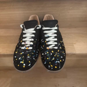 Maison margiela - Säljer riktigt fetta maison margiela skor storlek 43 riktigt snygga  ta chansen nu när det är free shipping