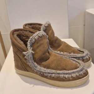 Mou boots  - Ett par mou boots som nästan aldrig är använda, är som nya. pris kan diskuteras.