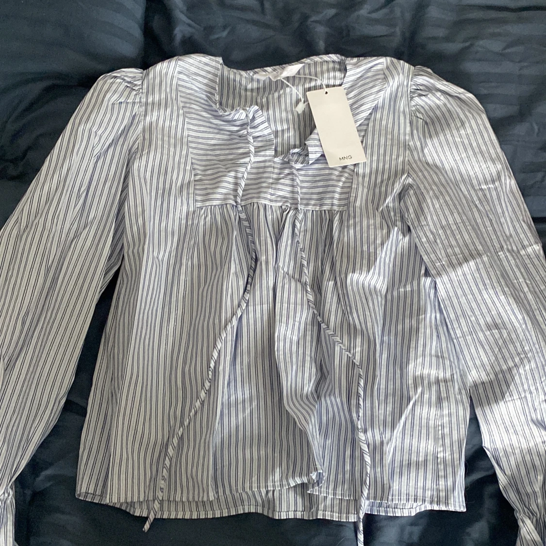 Fin randig blus från mango.