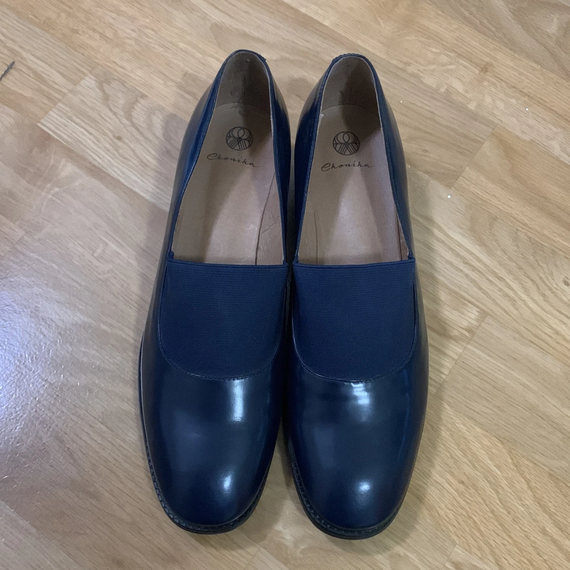 Mörkblå loafers från Skoriska