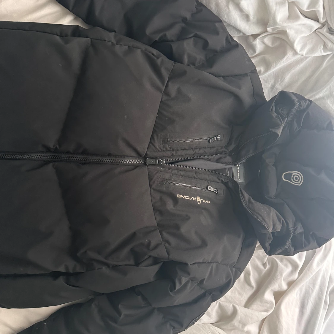 Svart pufferjacka från Sail Racing