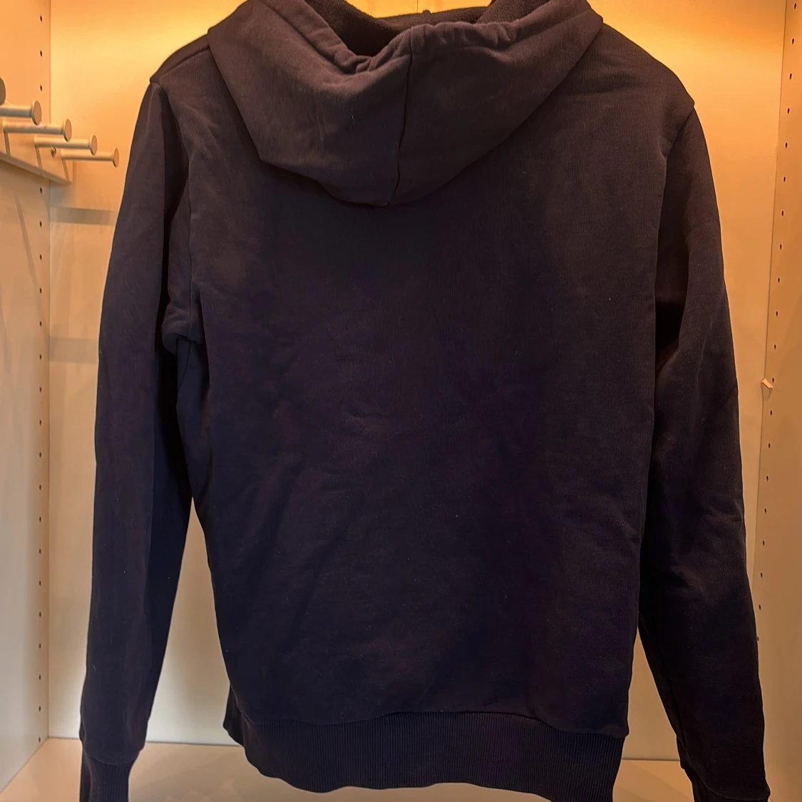 Marinblå hoodie från A.P.C. - 1