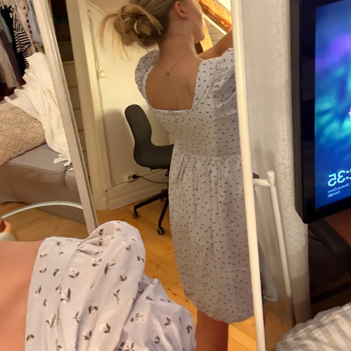 Lila blommig klänning - 1