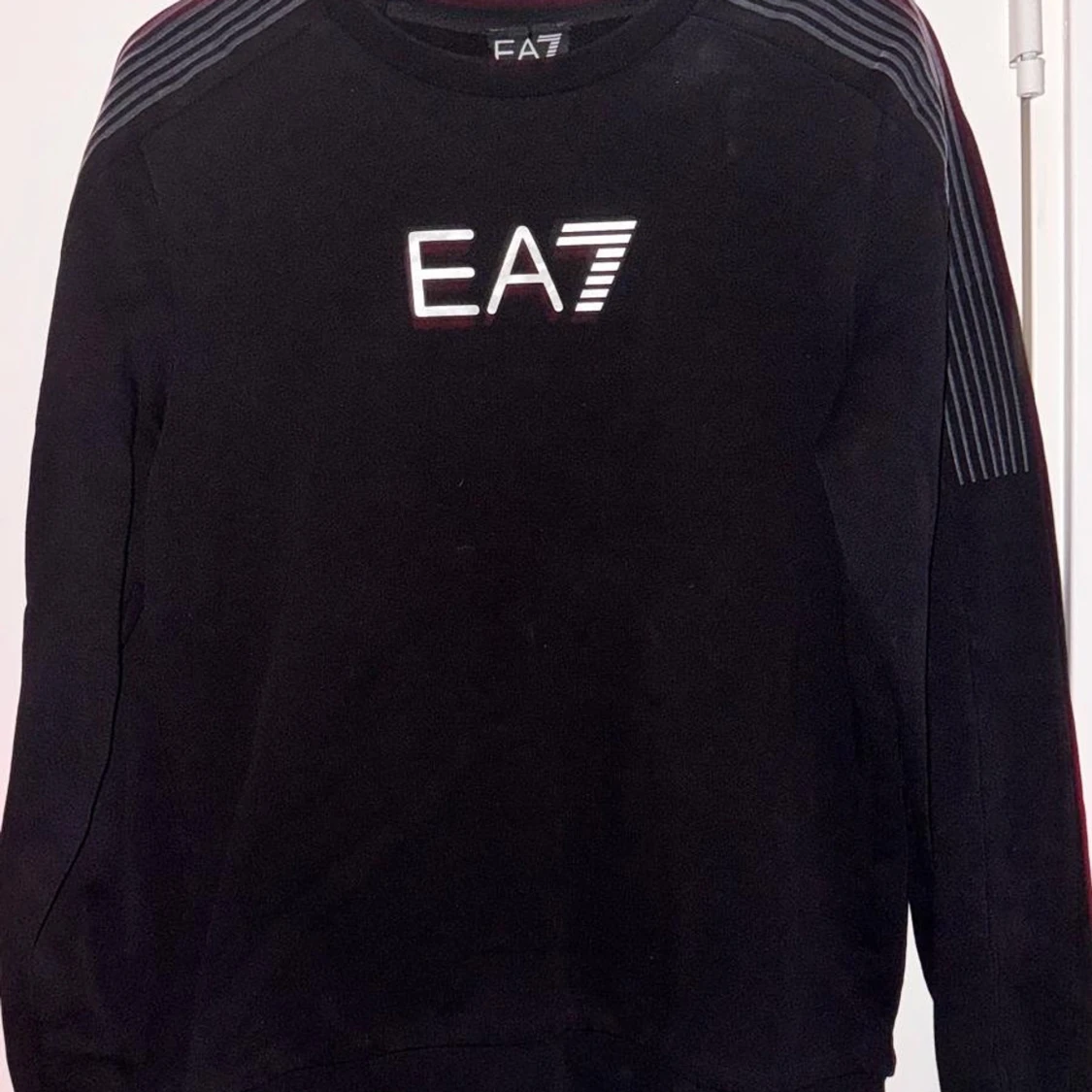 Svart EA7 sweatshirt med ränder