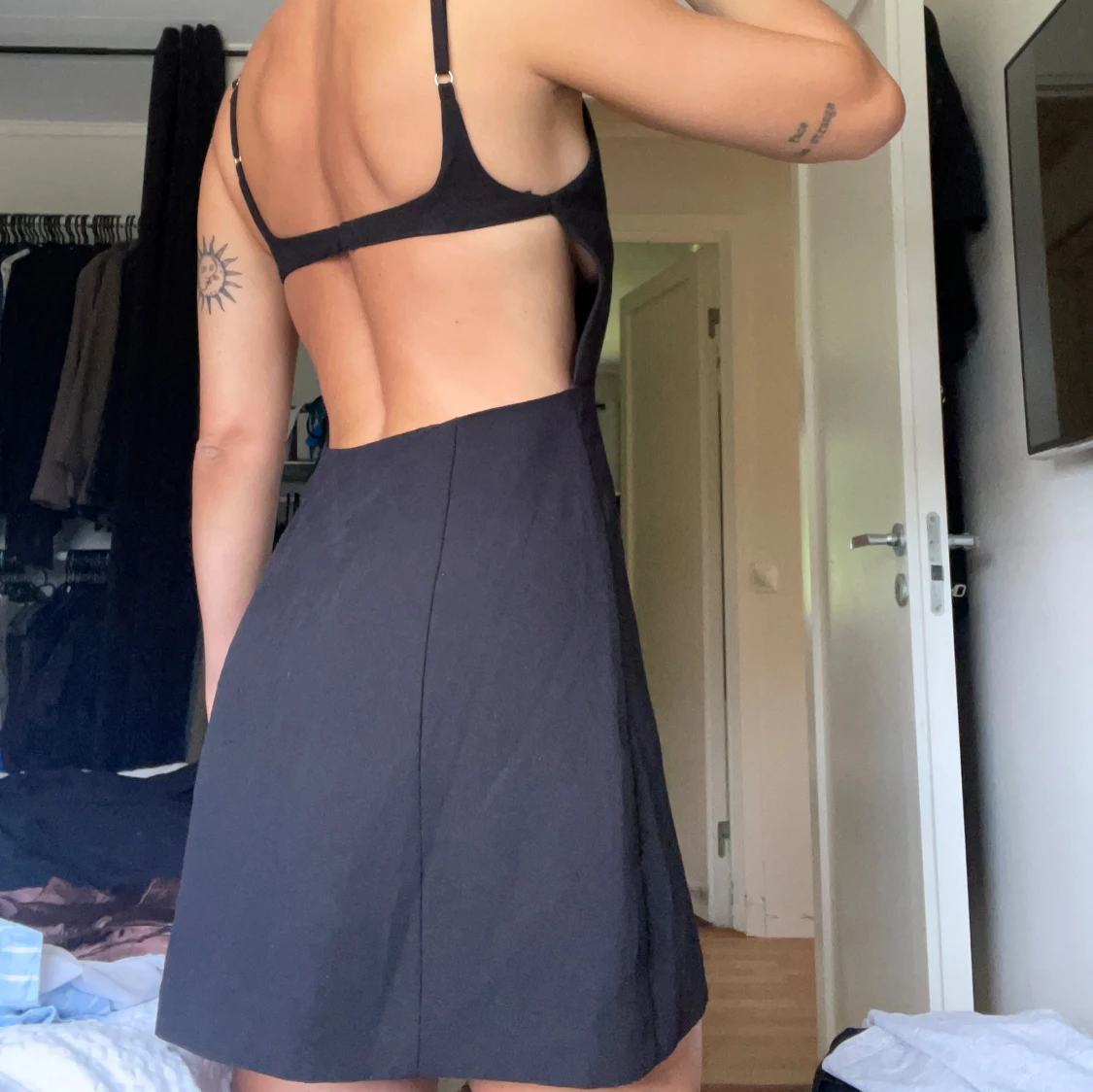 Svart kort klänning från Zara - 1