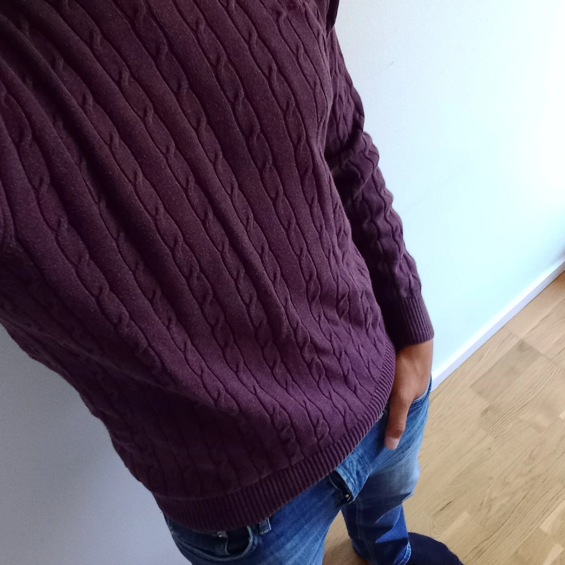 Vinröd kabelstickad tröja - Bondelid, stl S