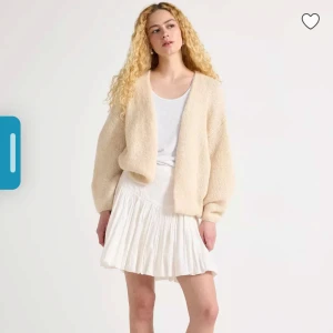 Lindex Kofta - Säljer denna populära kofta ifrån Lindex som är slutsåld. Säljer då den inte kommer till användning!