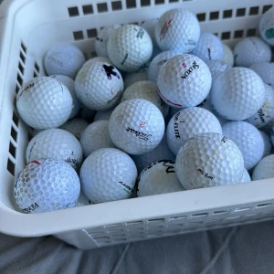 40 st övnings bollar - Dessa bollar har ett fördåligt för att kunna vara i våran A,B,C klass. Det är inga range bollar.