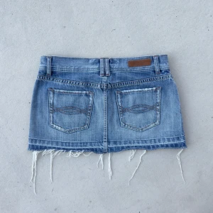 Abercrombie & Fitch lågmidjad jeanskjol  - perfekt skick, se mått på bilderna 🦋