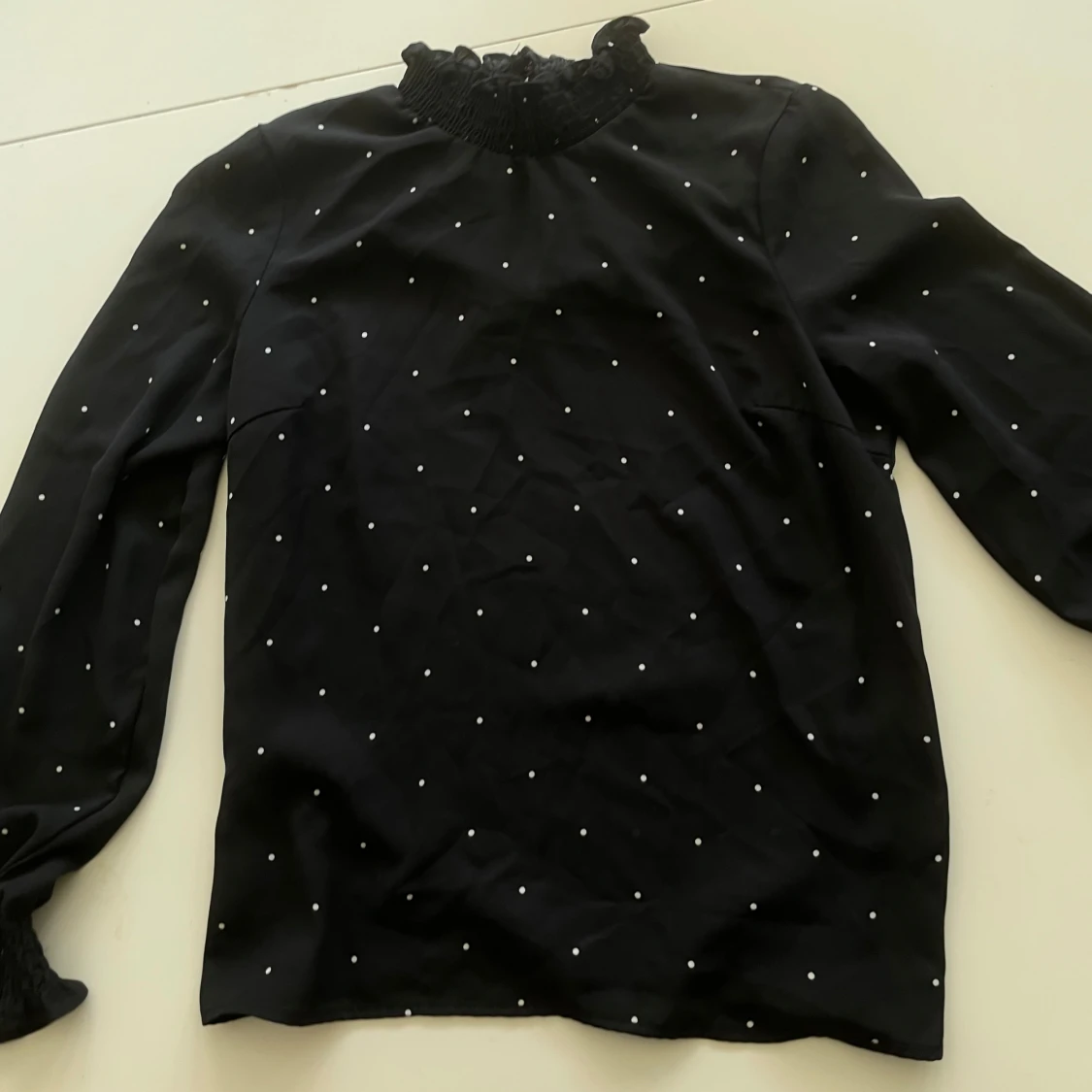 Prickig så fin blus 