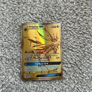 Pokémonkort - Mycket bra skik. Det är en Solgaleo GX som jag packat