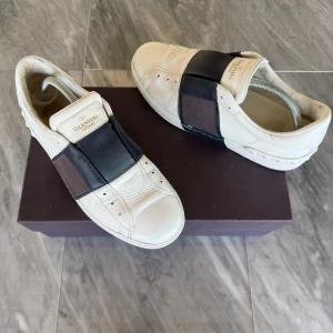 Valentino Open skor  - Valentino Open - Skick: Grymt skick - Tillbehör: endast skorna - Nypris: 6000kr - TrendWardrobe
