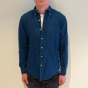 Ralph lauren skjorta  - Ralph lauren skjorta | Skick: 8/10 | M | Fraktar via postnord eller instabox på köparens bekostnad | Hör av dig vid minsta fråga eller fundering! 