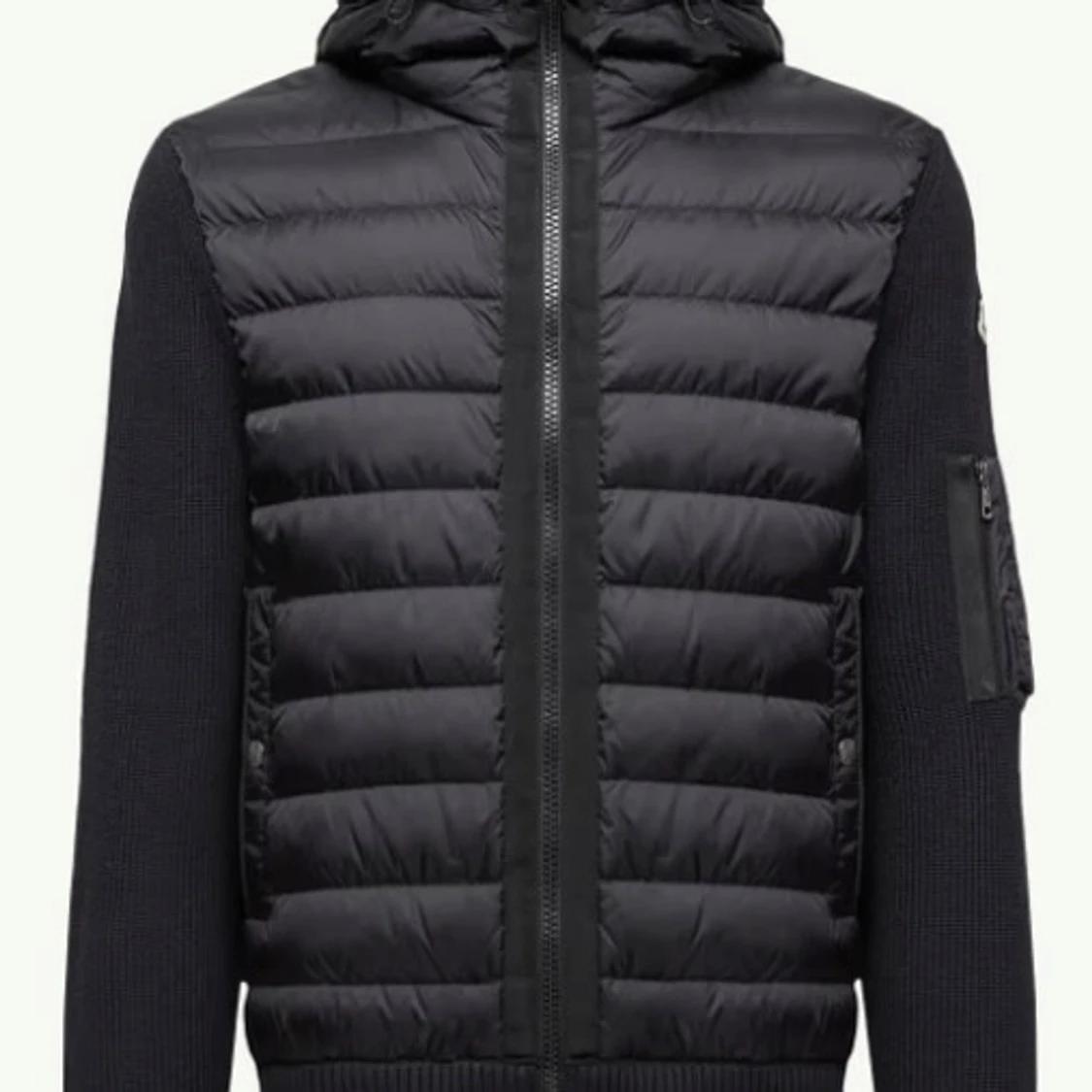 Svart Moncler pufferjacka med stickade ärmar