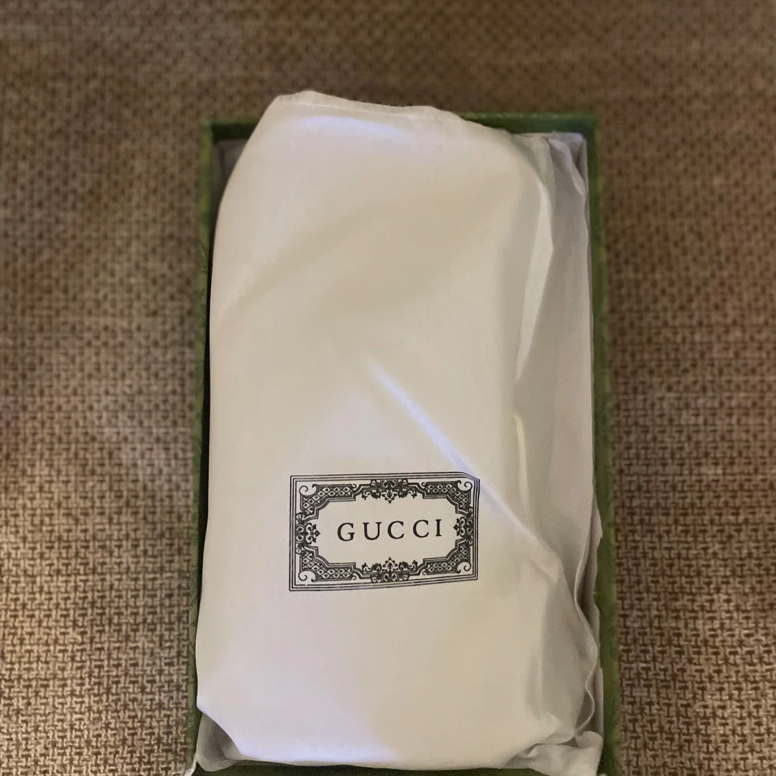 Beige axelväska från Gucci med GG-mönster - 2