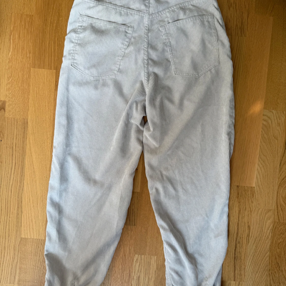 Beiga manchesterbyxor från H&M - 1