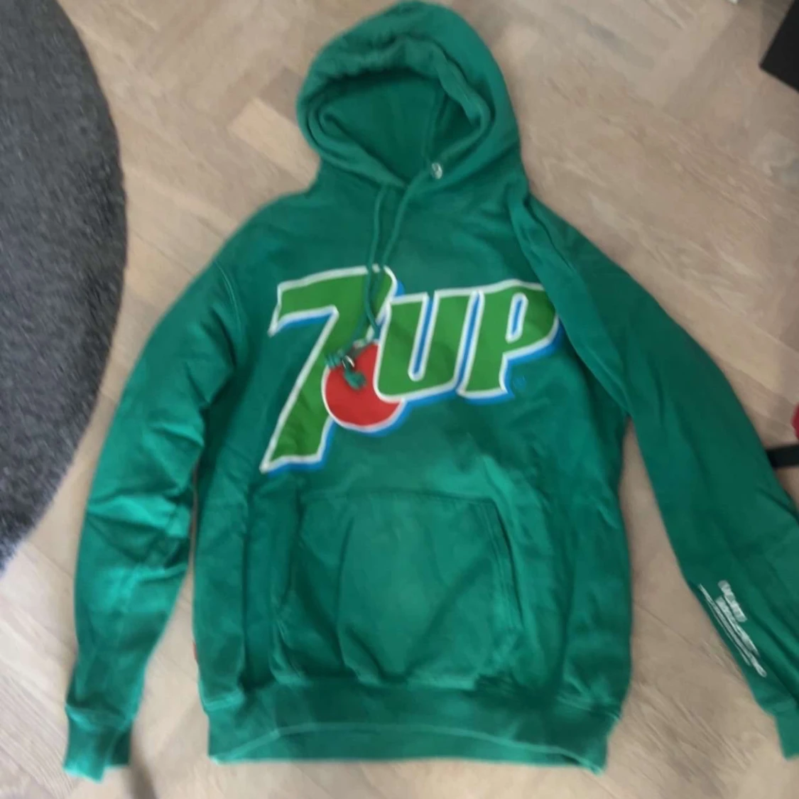 Grön 7UP hoodie med tryck