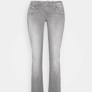 Grå ltb jeans  - Säljer nu mina grå ltb jeans i storlek 25x30💓