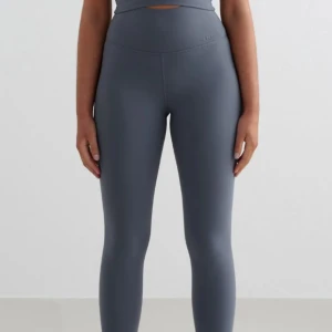 Träningstajts - Sååå fina träningstajts från aimn, beställde 2 storlekar och glömde skicka tillbaka, lapp kvar aldrig använda! Nypris 700 🩷