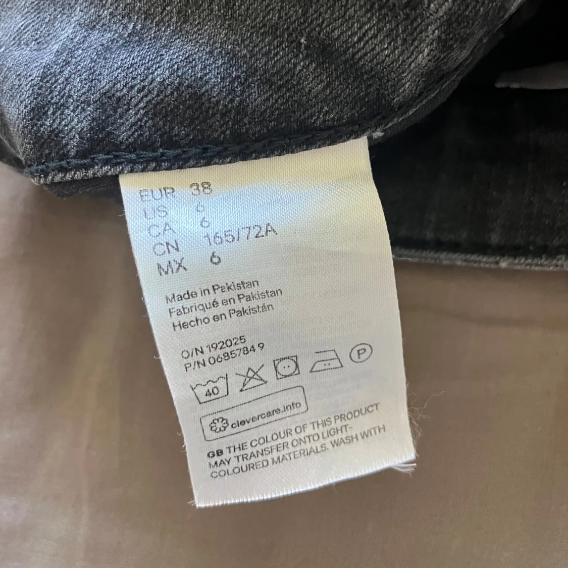 Grå jeanskjol med nitar - 4