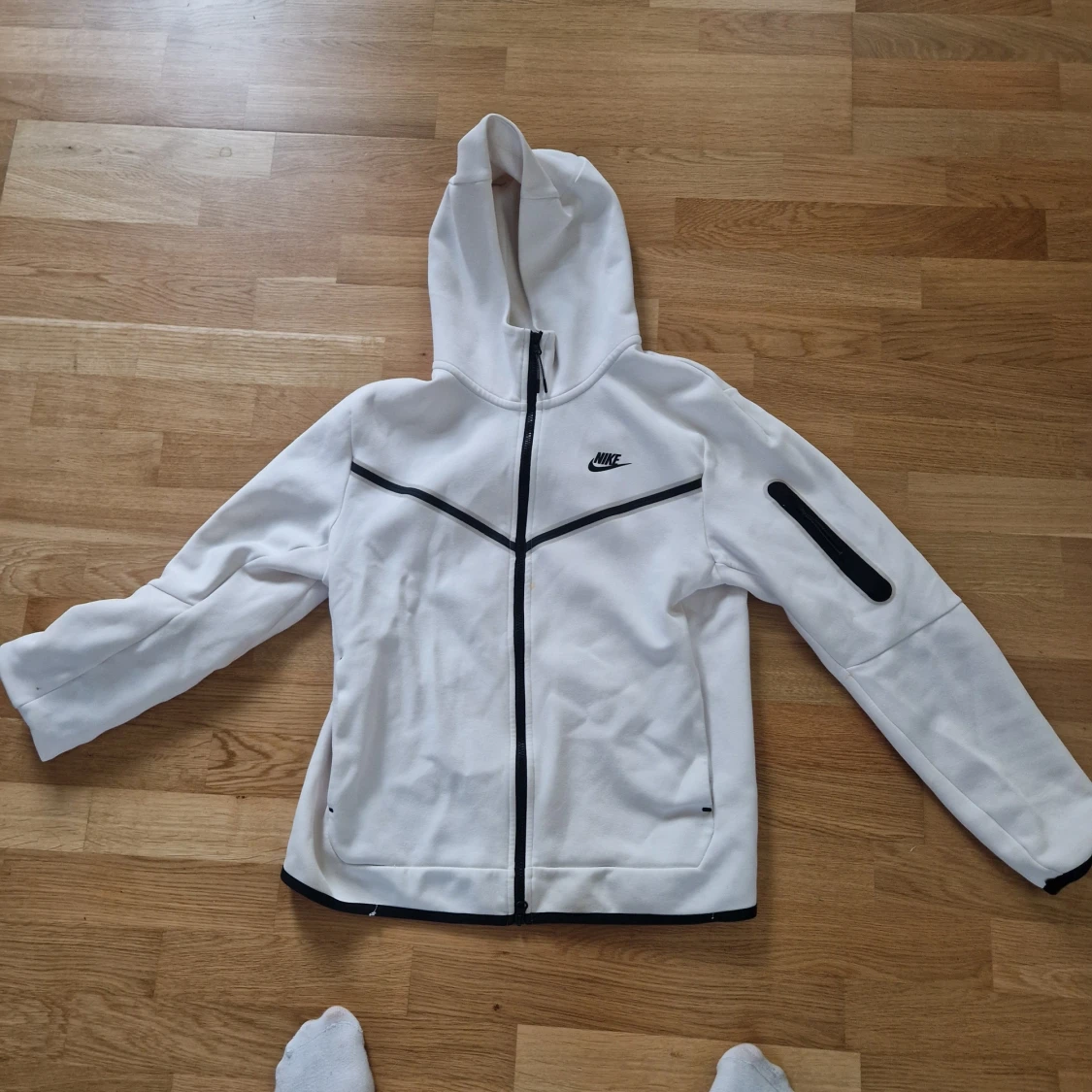 Vit Nike vindjacka med svarta detaljer - 4