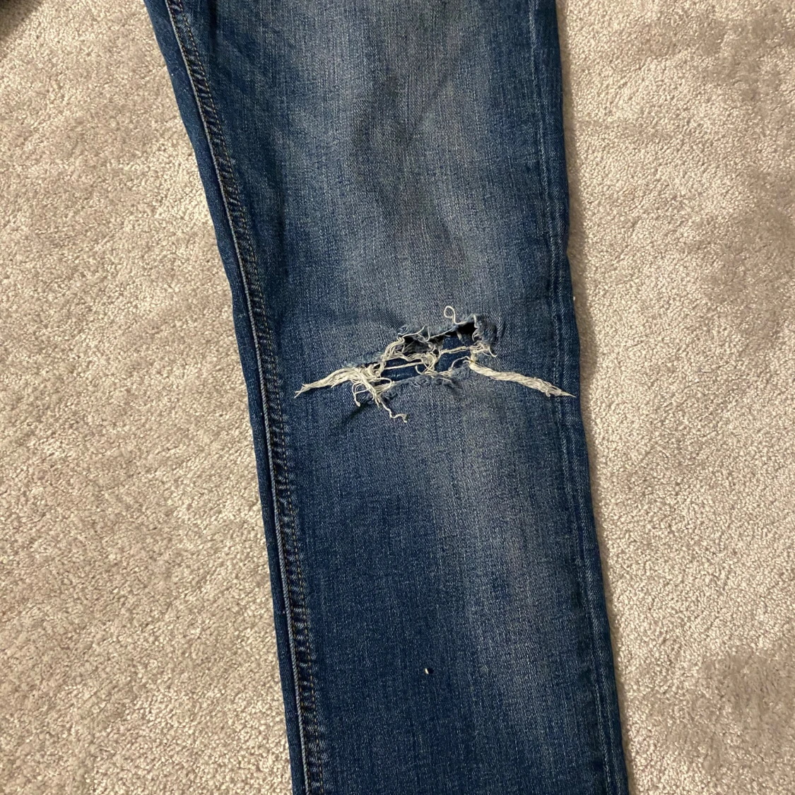 Jack n Jones jeans med slitningar  - 1