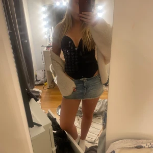 Body!  - Säljer denna super snygga bodyn som jag köpte här på plick för 600 men säljer för endast 300 ANDVÄND EN GÅNG! 