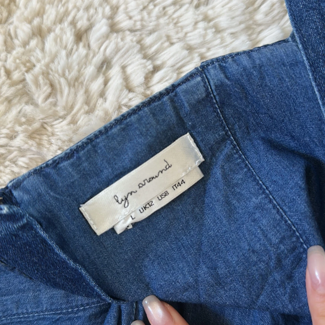 Blå jeansklänning med rosett - 4