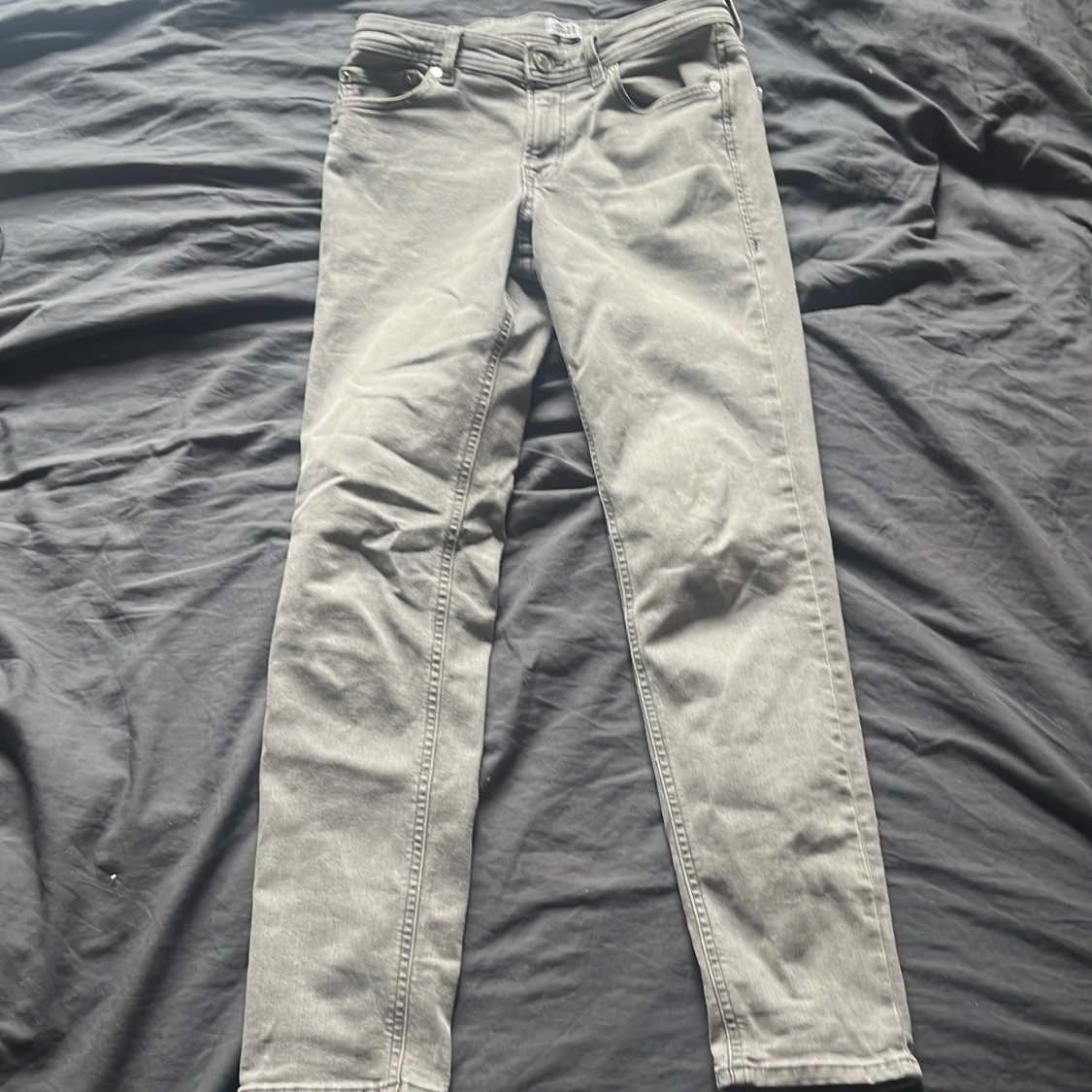 Grå skinny jeans från Jack & Jones