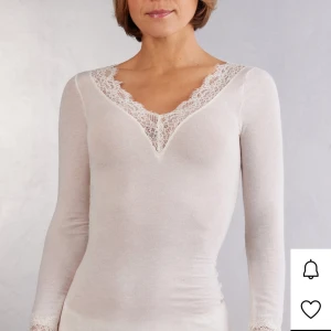 Vit intimissimi tröja - Supersöt vit långärmad intimissimi tröja, inga deffekter alls  nyskick