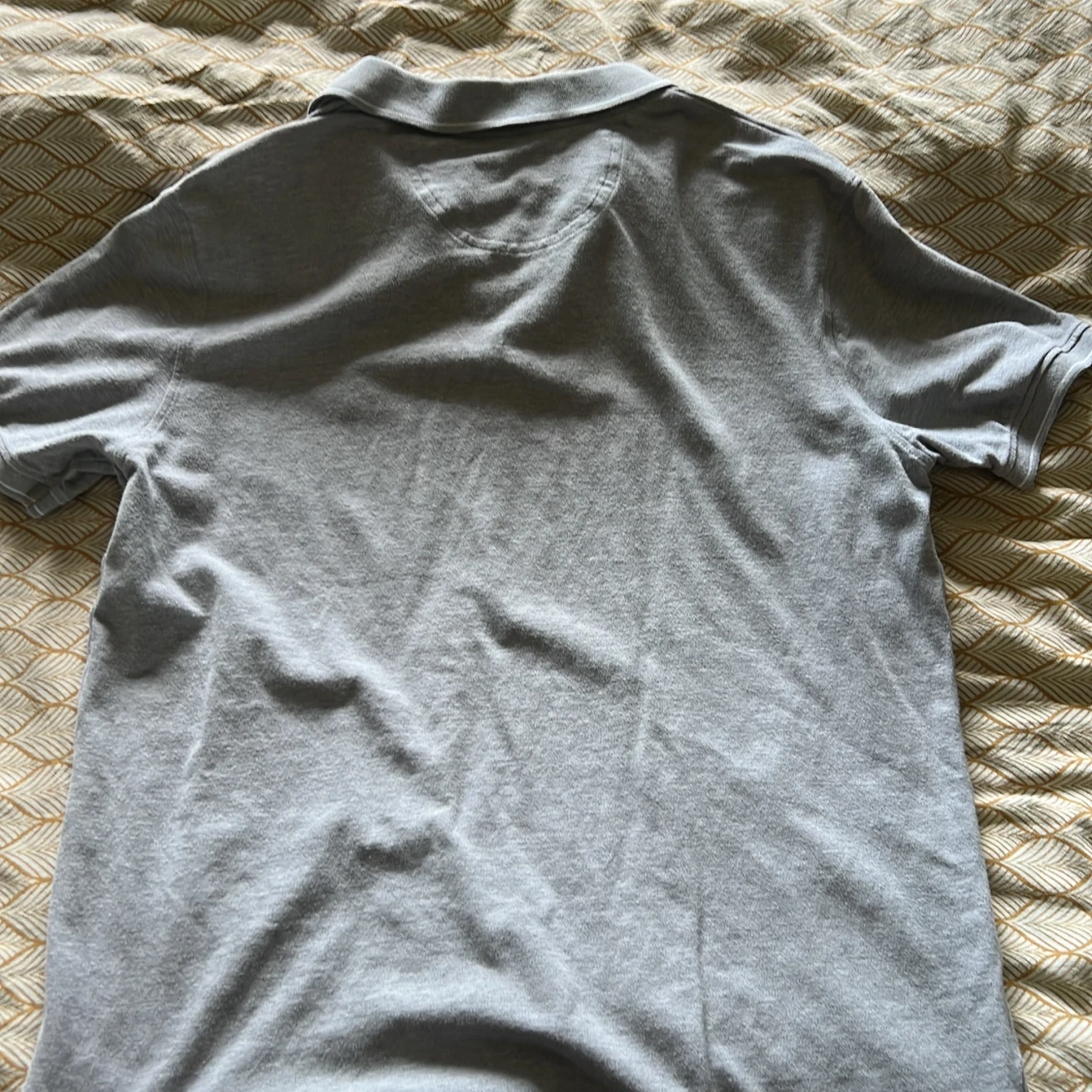 Grå pikétröja från Henri Lloyd - 2