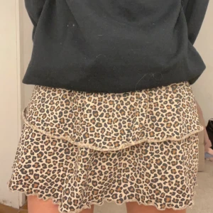 Leopard volang kjol  - Leopard volangkjol från hm💕köpte förra året, storlek 158-164 (s).  