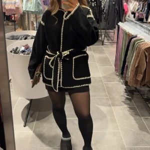 Kappor  - Jag rensar ut min garderob, säljer mina kappor, några av dem är nya, 200kr styck. Storlek Xs,S🥰