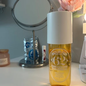 Sol de Janeiro Cheirosa 62 Parfymmist - jag säljer min sol de Janeiro i doft 62 som luktar pistachio och salt caramel! Den luktar otroligt gott! Jag har använt ungefär mindre än 1/3 ❤️