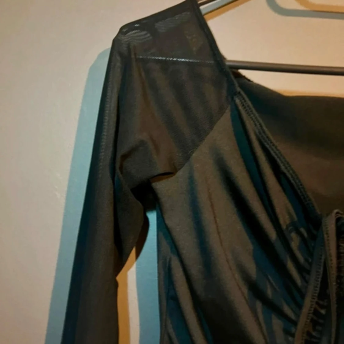 Svart mesh body med snörning - 2