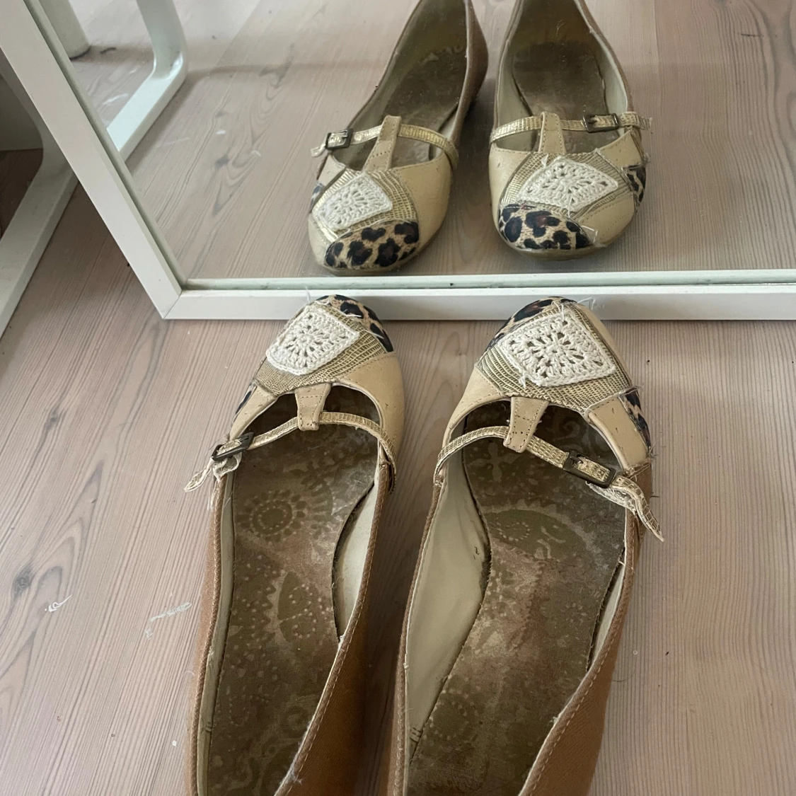 Beige ballerinaskor med leopard och virkad detalj - 1