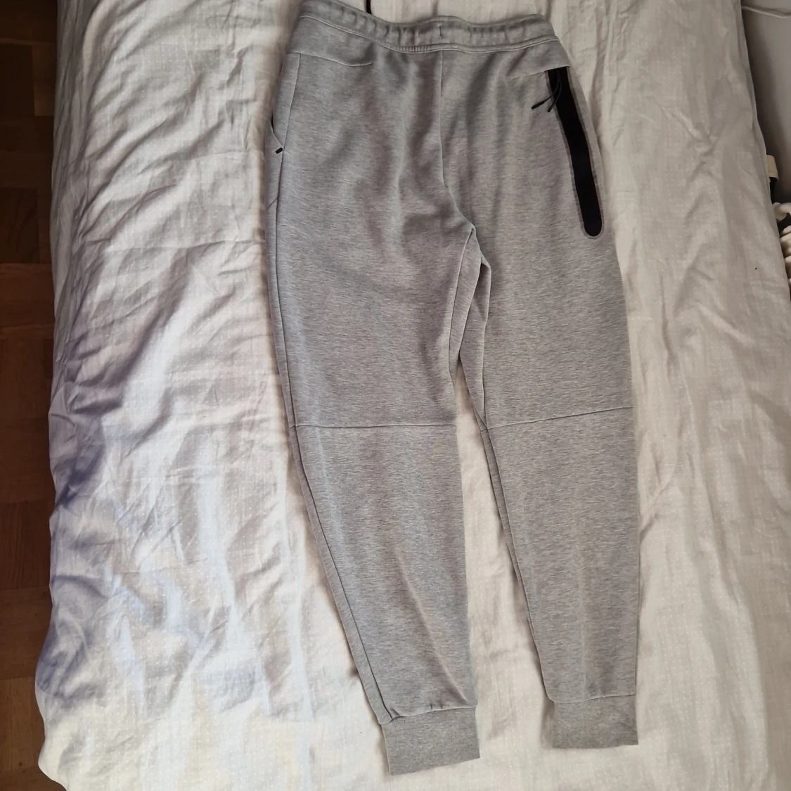 Grå mjukisbyxor från Nike, storlek S - 1