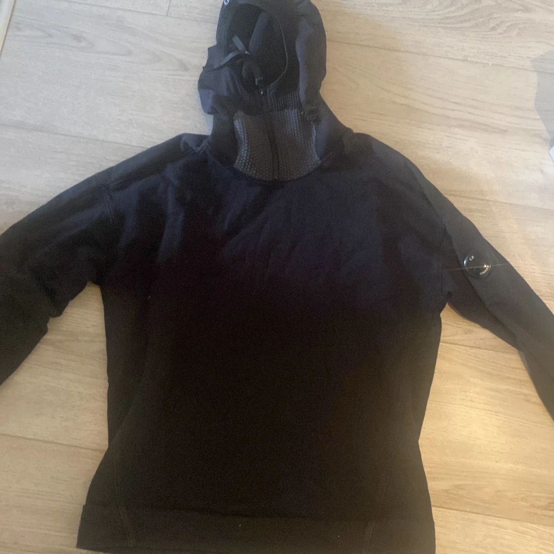 Svart hoodie från C.P. Company