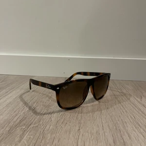 Rayban Boyfriend - Skick: 10/10 (inget tecken på användning)                   Färg: Leopard färgat mönster                                              Storlek: 60 ◼️15                                                                     Vid frågor är det bara att höra av sig🤝             