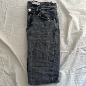 Low waist bootcut jeans - Super snygga grå jeans, tajta upptill sen utsvängda nere!✨