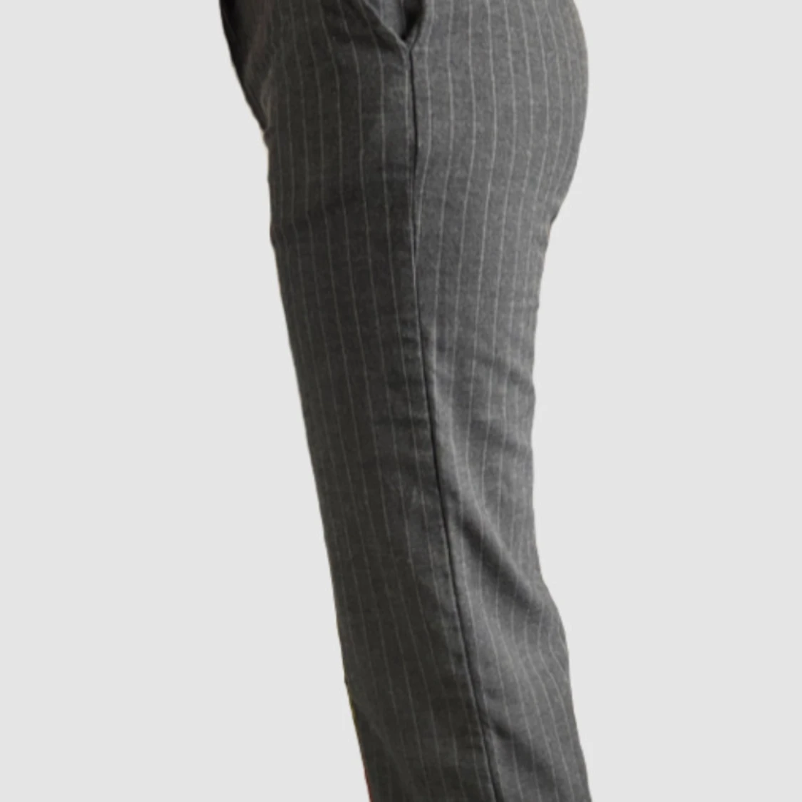 Grå randiga kostymbyxor - 1